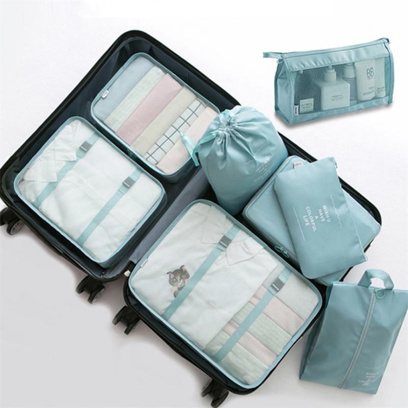 Set de 8 piezas TravelMaker con las bolsas de distintos tamanos alineadas