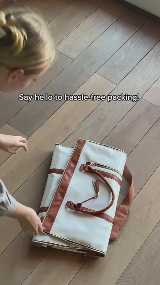 Video: la bolsa de viaje TravelMaker en beige se pliega de portatrajes a bolsa de fin de semana